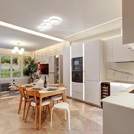 692 Olivier - Superbe A Appartement